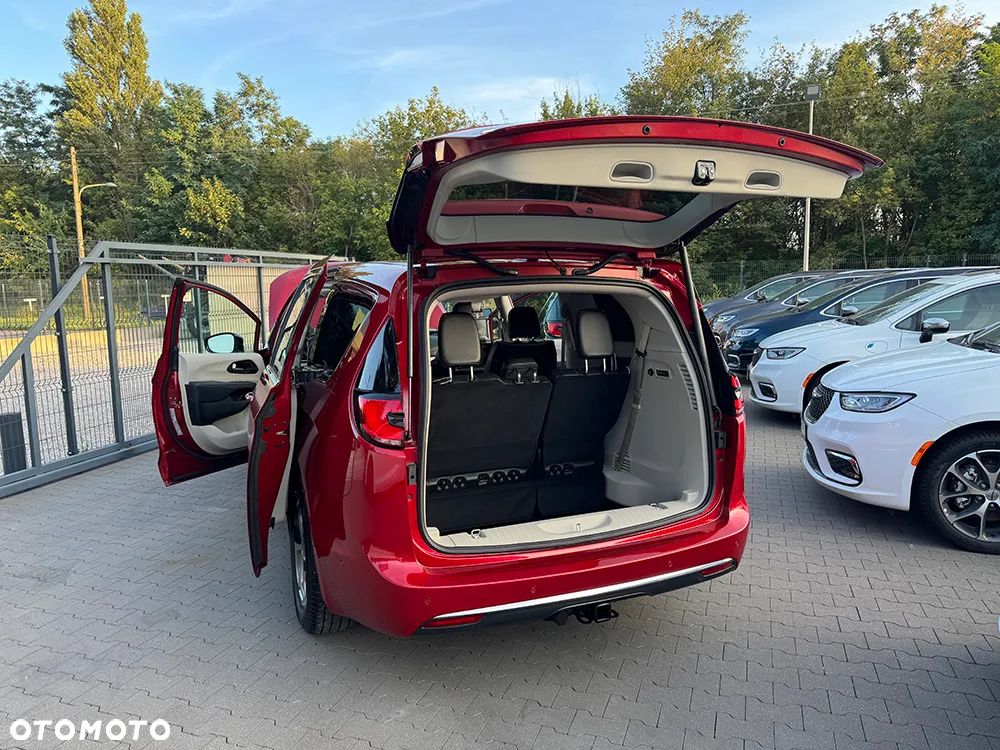 Chrysler Pacifica - 26