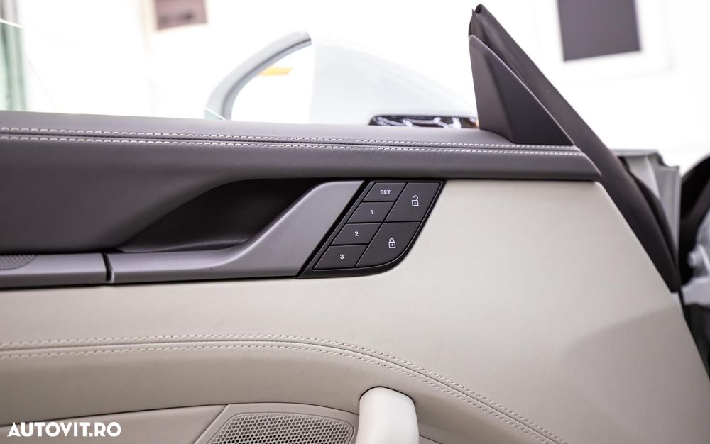 Porsche 911 Carrera 4S PDK - 37