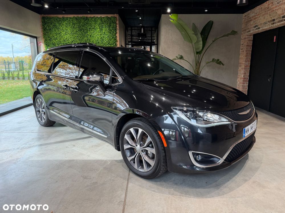 Chrysler Pacifica - 1