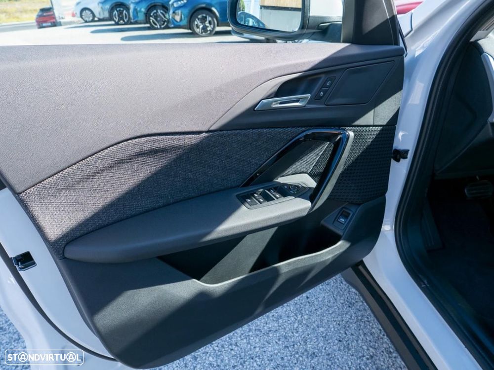 BMW iX1 eDrive20 - 24