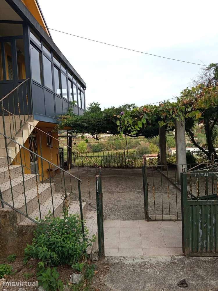 Moradia em Paço de Sousa, inserida num terreno com 504 m². - Grande imagem: 2/23