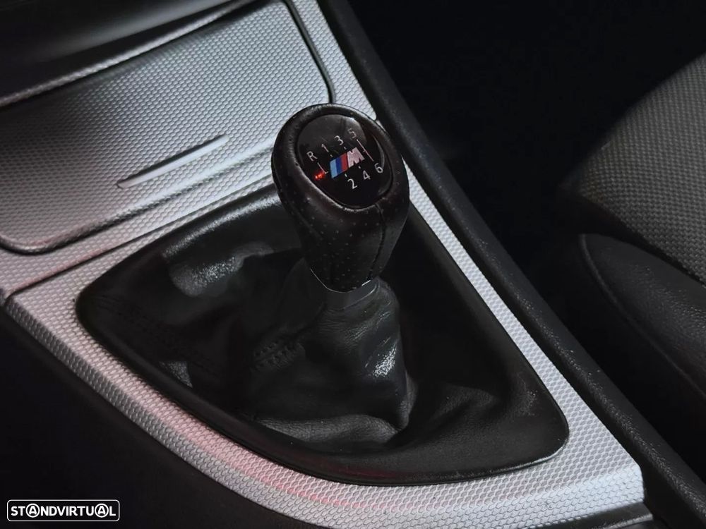BMW 118 d Pack M - 12