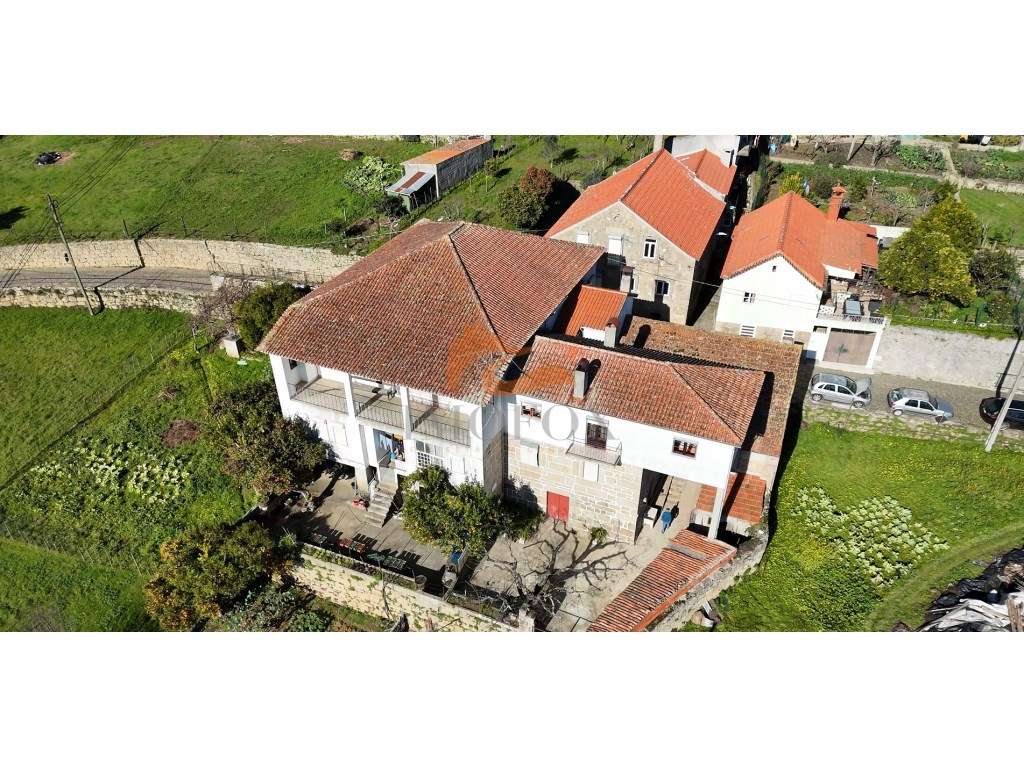Moradia com 3 casas independentes em Santa Ovaia - Grande imagem: 3/28
