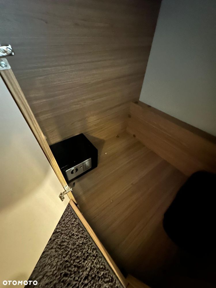 KNAUS LIVE i 700 - 34