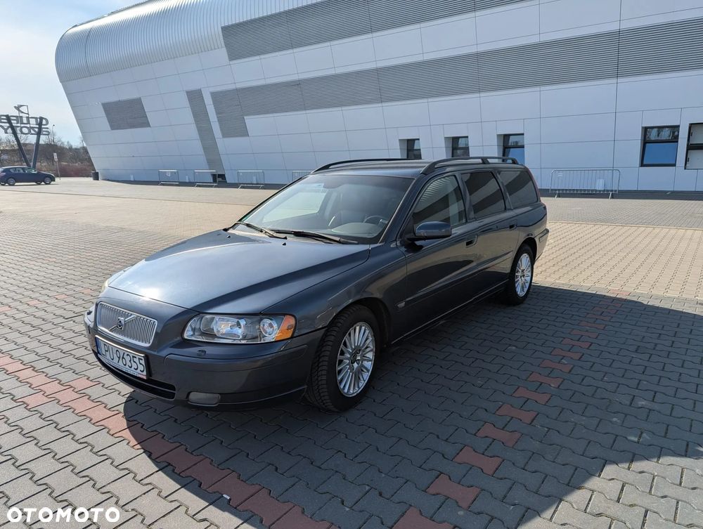 Volvo V70 2.4D5 Momentum - 1