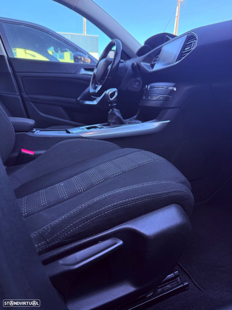 Peugeot 308 1.6 BlueHDi Allure J17 - 30