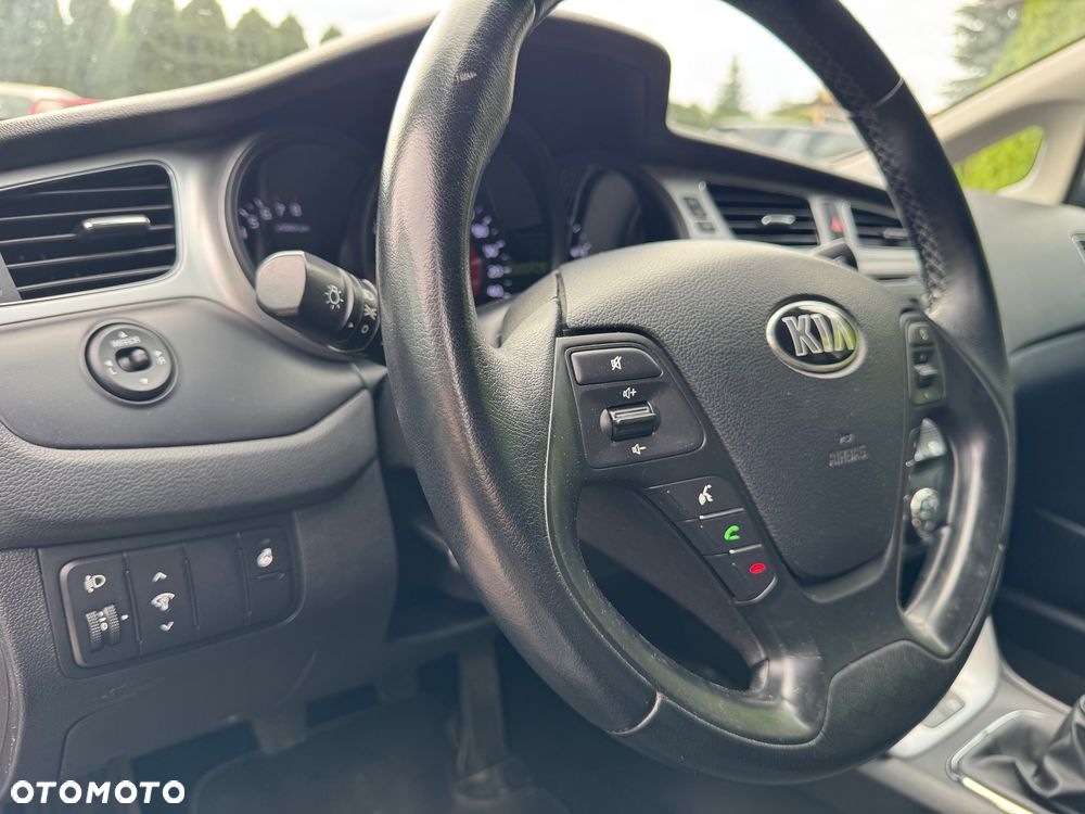 Kia Ceed 1.6 CRDi 128 ISG Fifa World Cup Edition - 38