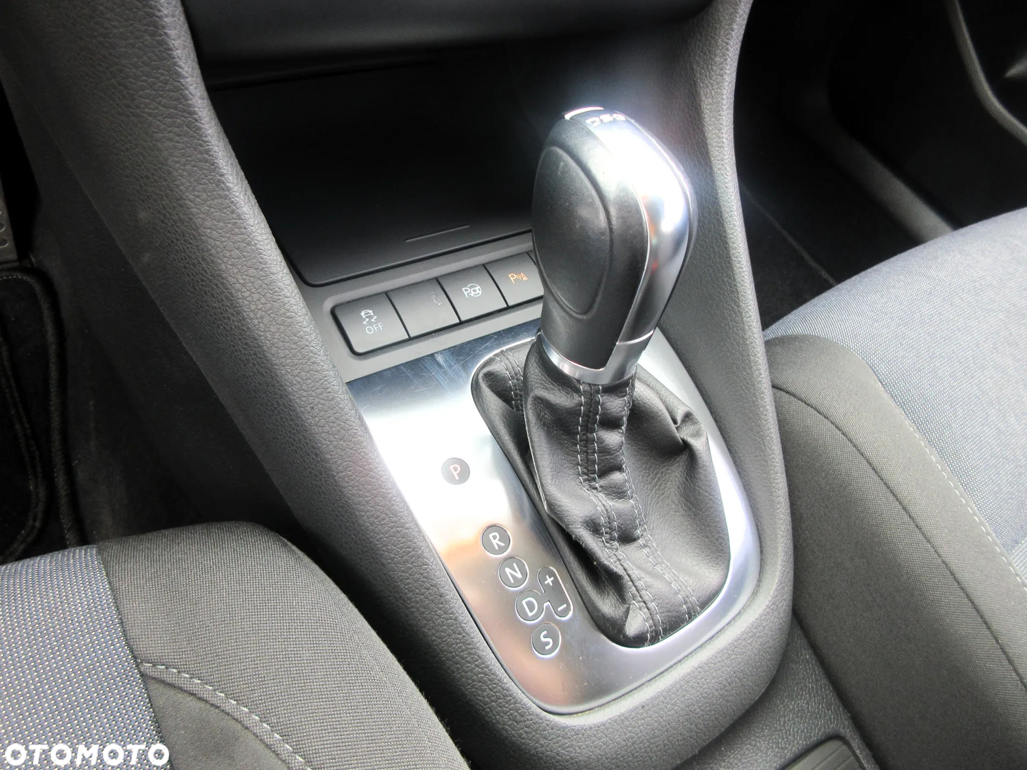 Volkswagen Golf 2.0 TDI DPF BlueMotion Technology DSG Style - 16