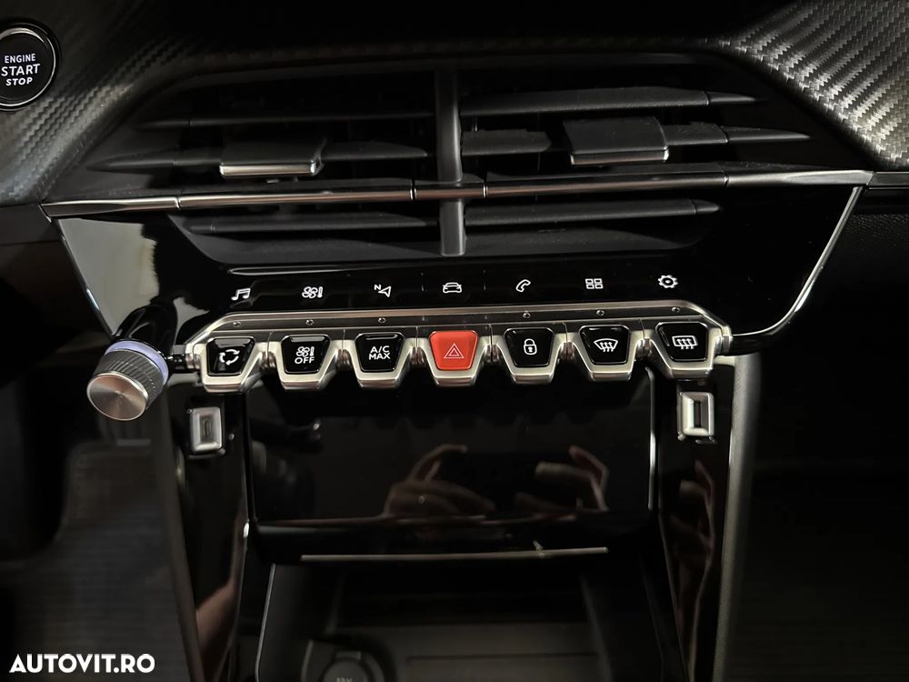 Peugeot 208 - 17
