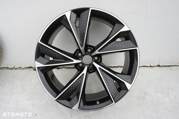 Audi 5x112 22 10,5J et19 4K0601025BC