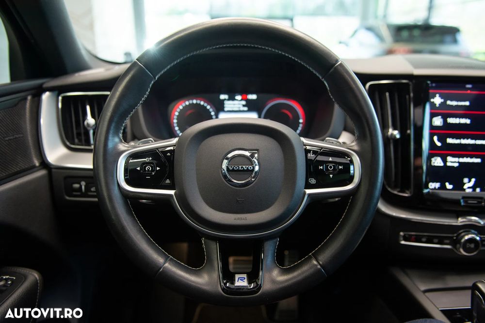 Volvo XC 60 Recharge T8 Twin Engine eAWD R-Design - 17