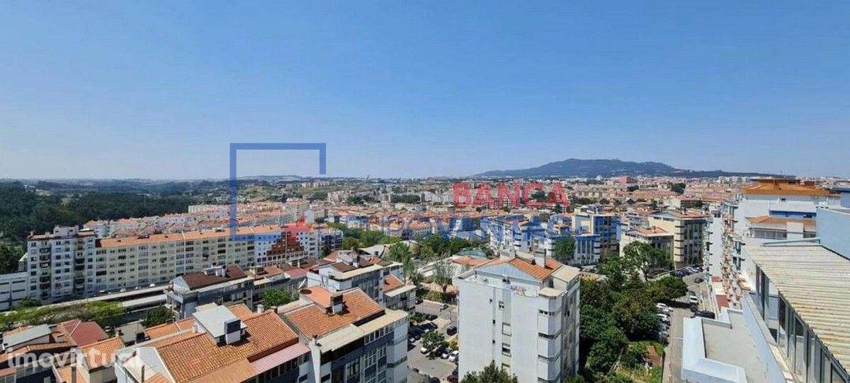 T3 em Rio de Mouro - Grande imagem: 5/17