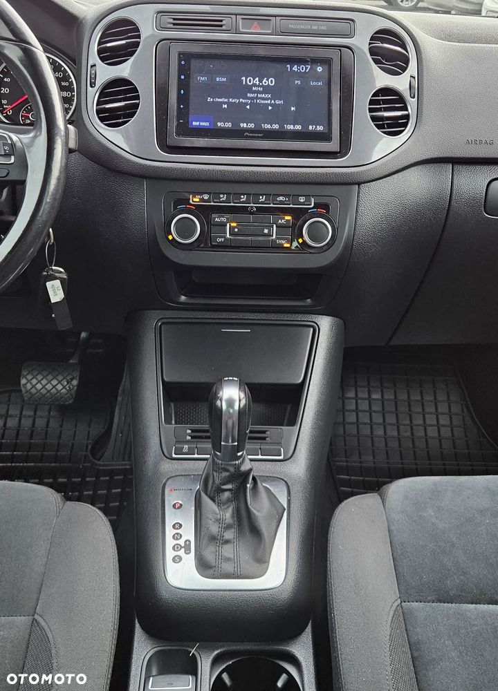 Volkswagen Tiguan 2.0 TDI DPF 4Motion BlueMotion Technology DSG Lounge Sport & Style - 18