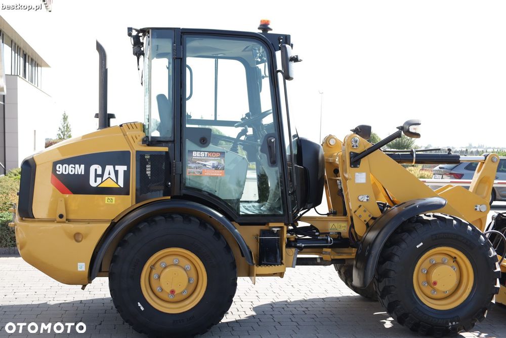 Caterpillar CAT 906M - 6