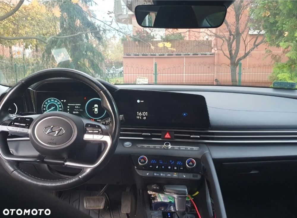 Hyundai Elantra 1.6 Executive CVT - 12