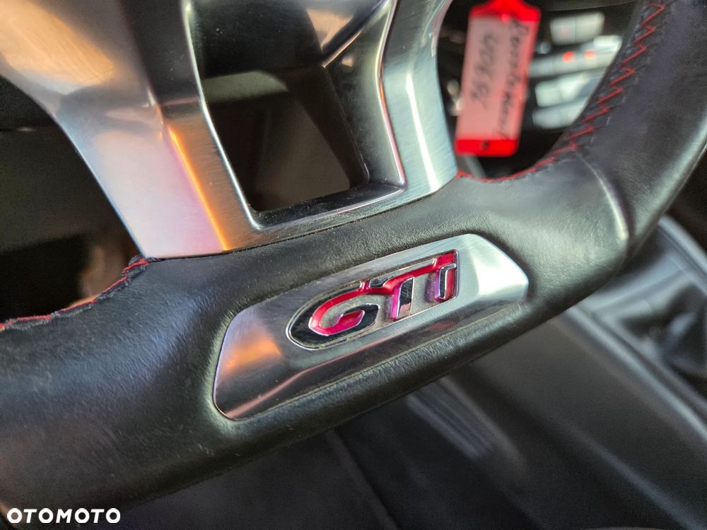 Peugeot 208 1.6 THP GTi - 21