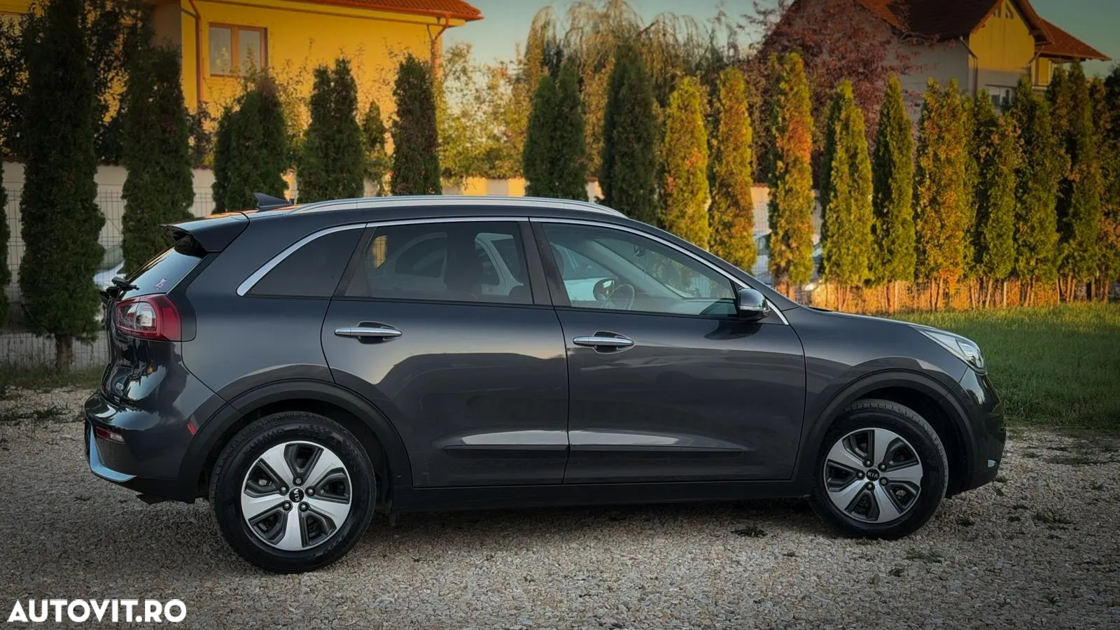 Kia Niro 1.6 GDI 2WD Aut. Vision - 3