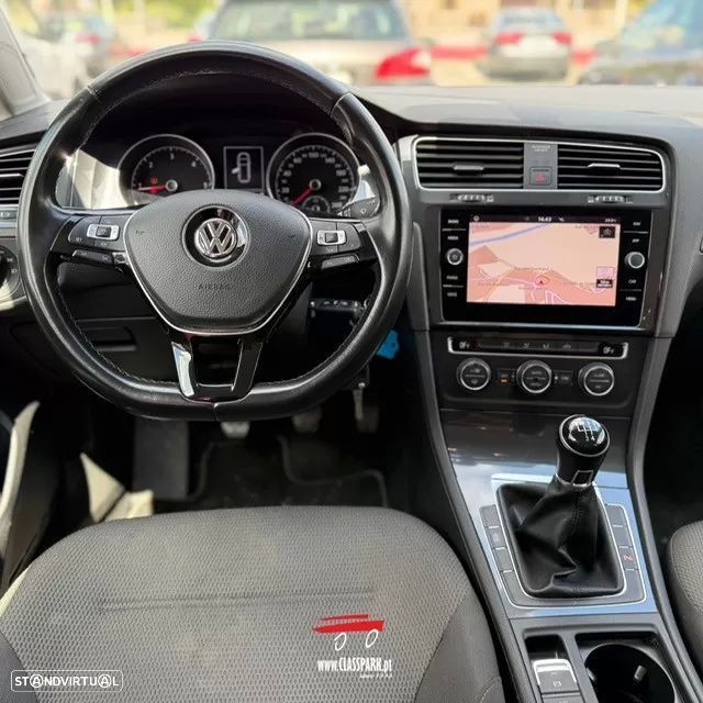 VW Golf 1.6 TDI Confortline - 8