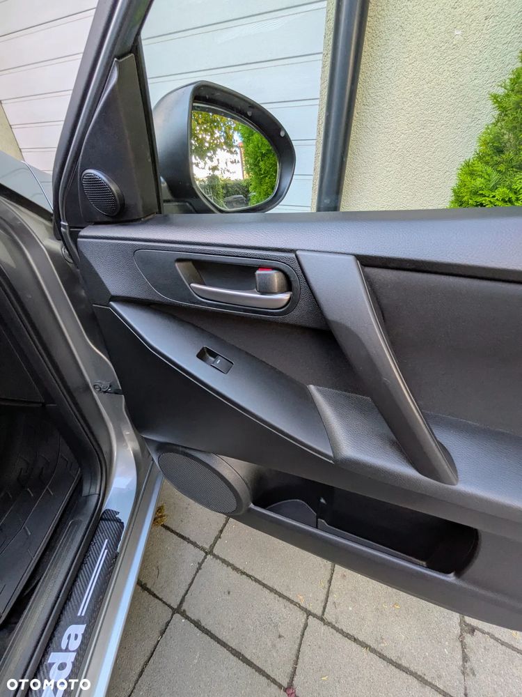 Mazda 3 1.6 Active + - 25