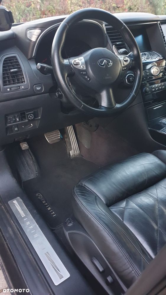 Infiniti FX - 14