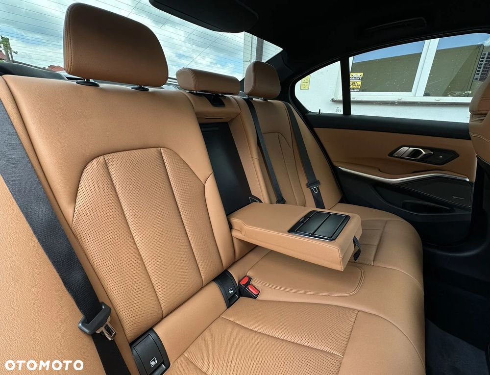 BMW Seria 3 320d xDrive M Sport - 29