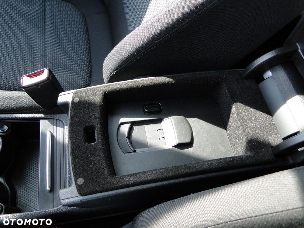 Volkswagen Passat 2.0 TDI Comfortline - 29