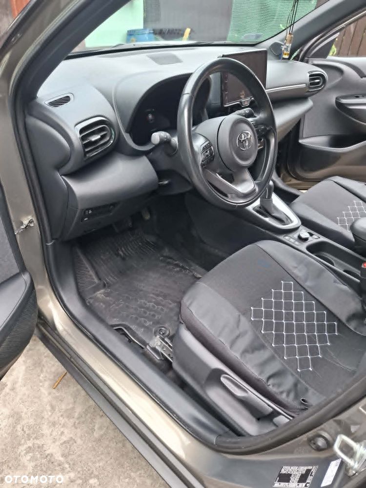 Toyota Yaris Cross Hybrid 1.5 Comfort 4x4 - 12