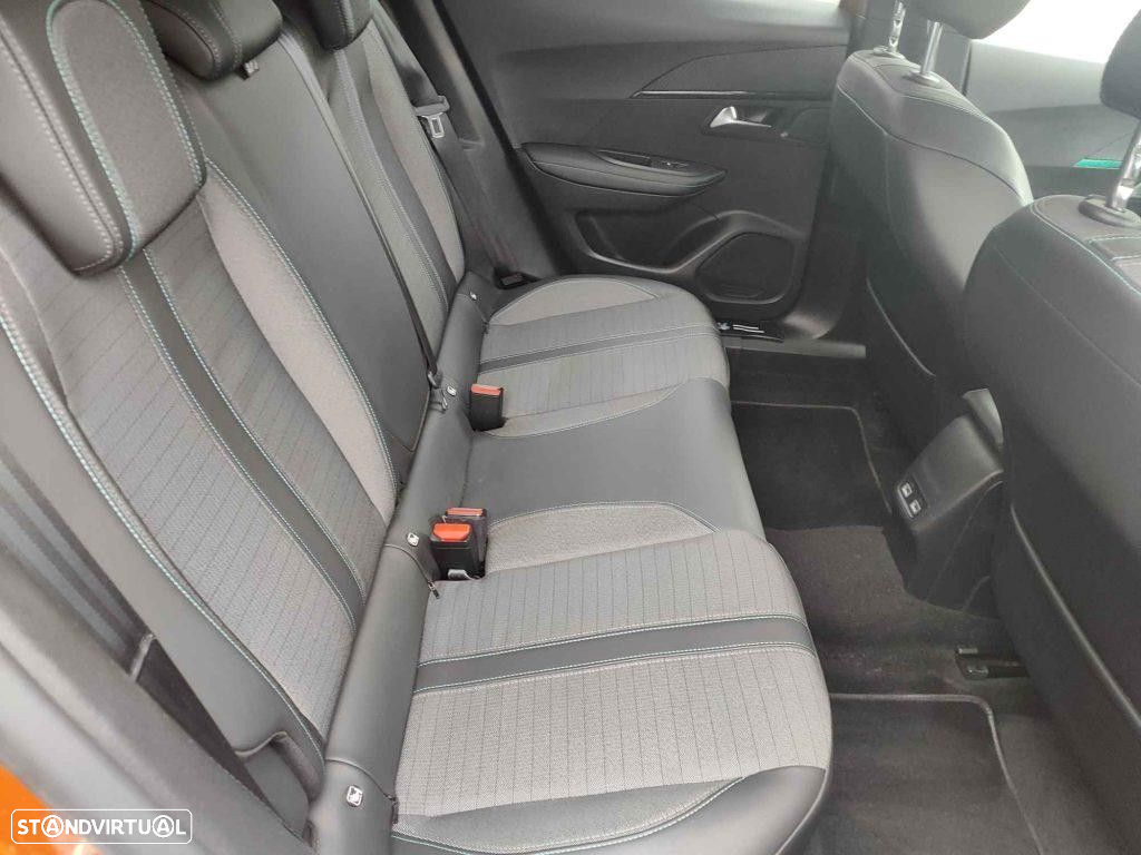 Peugeot 2008 1.2 PureTech Allure EAT8 - 4