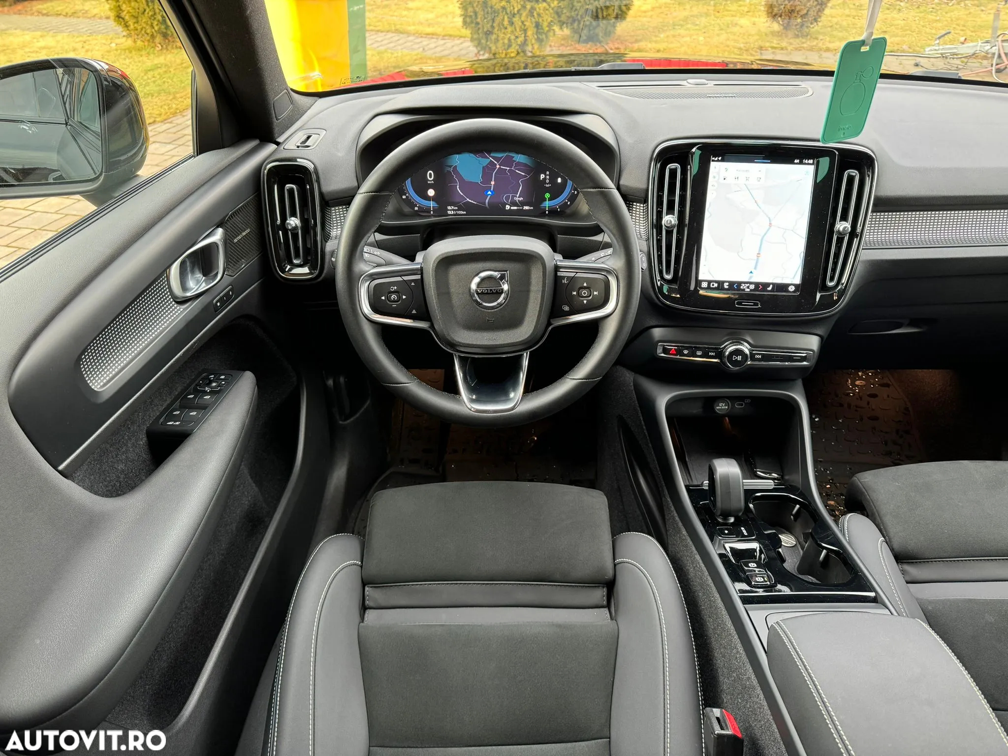 Volvo XC 40 B4 AT FWD MHEV Plus Dark - 12
