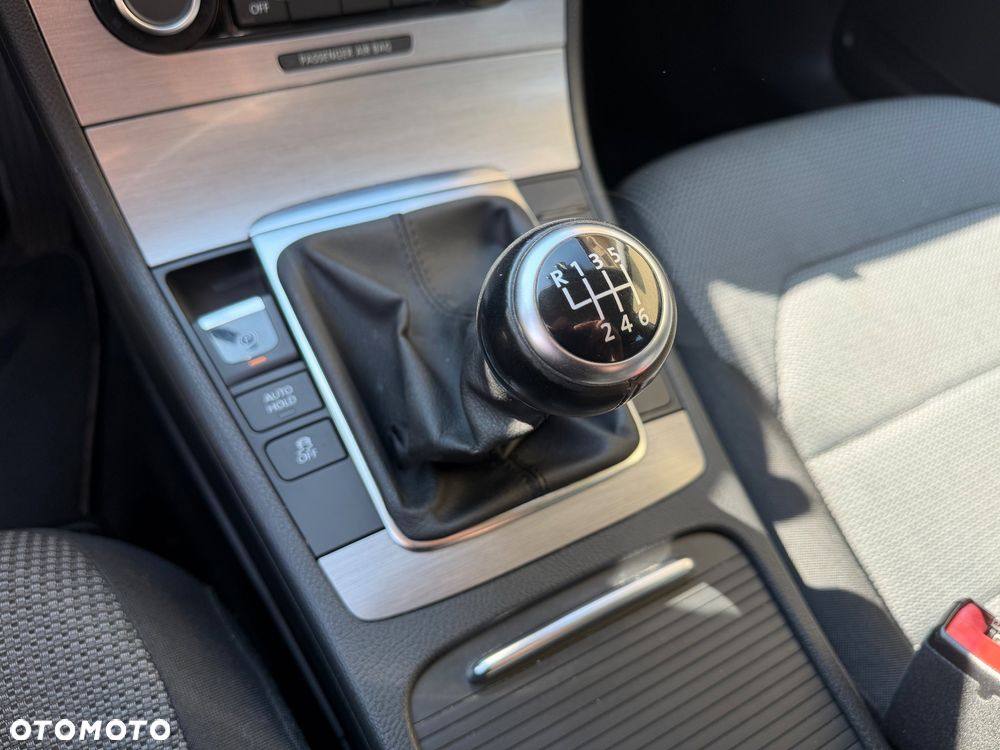 Volkswagen Passat Variant 2.0 Blue TDI SCR Trendline - 17