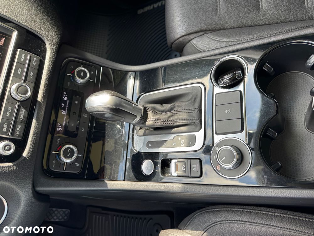 Volkswagen Touareg - 22