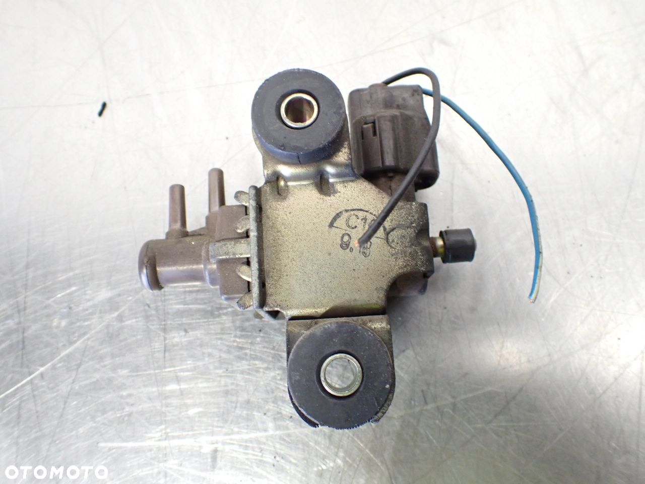 ZAWÓR PODCIŚNIENIA TOYOTA COROLLA E12 D4D 2.0V25819-27020 - 3
