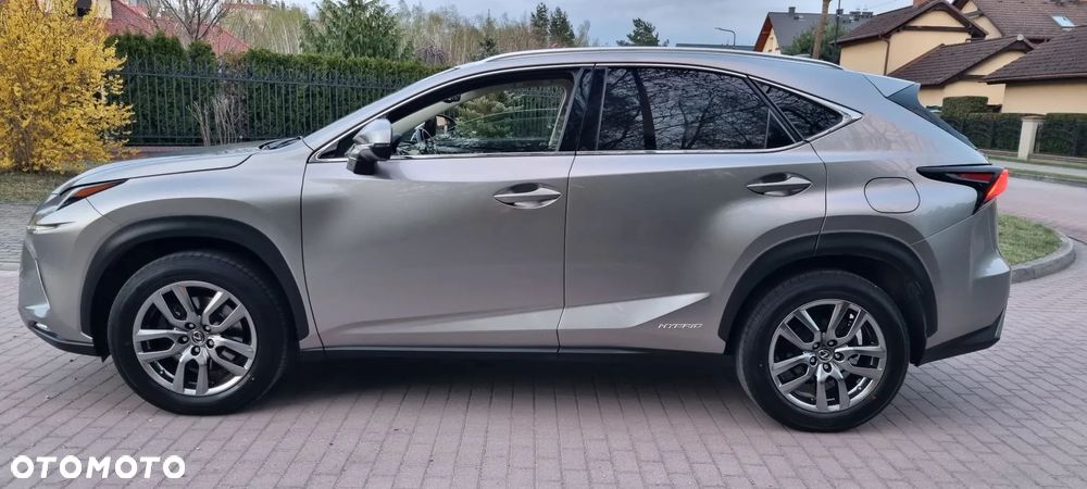Lexus NX 300h Executive Line - 2