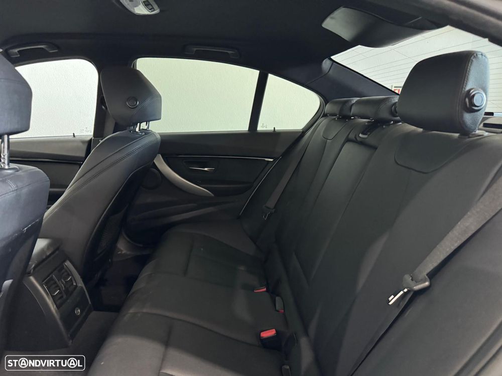 BMW 330 e iPerformance Pack M - 13