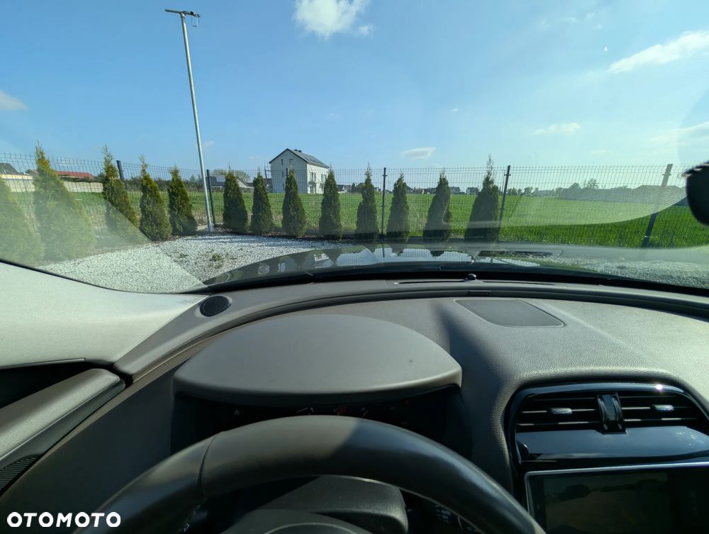 Jaguar XE 2.0 T Prestige - 23