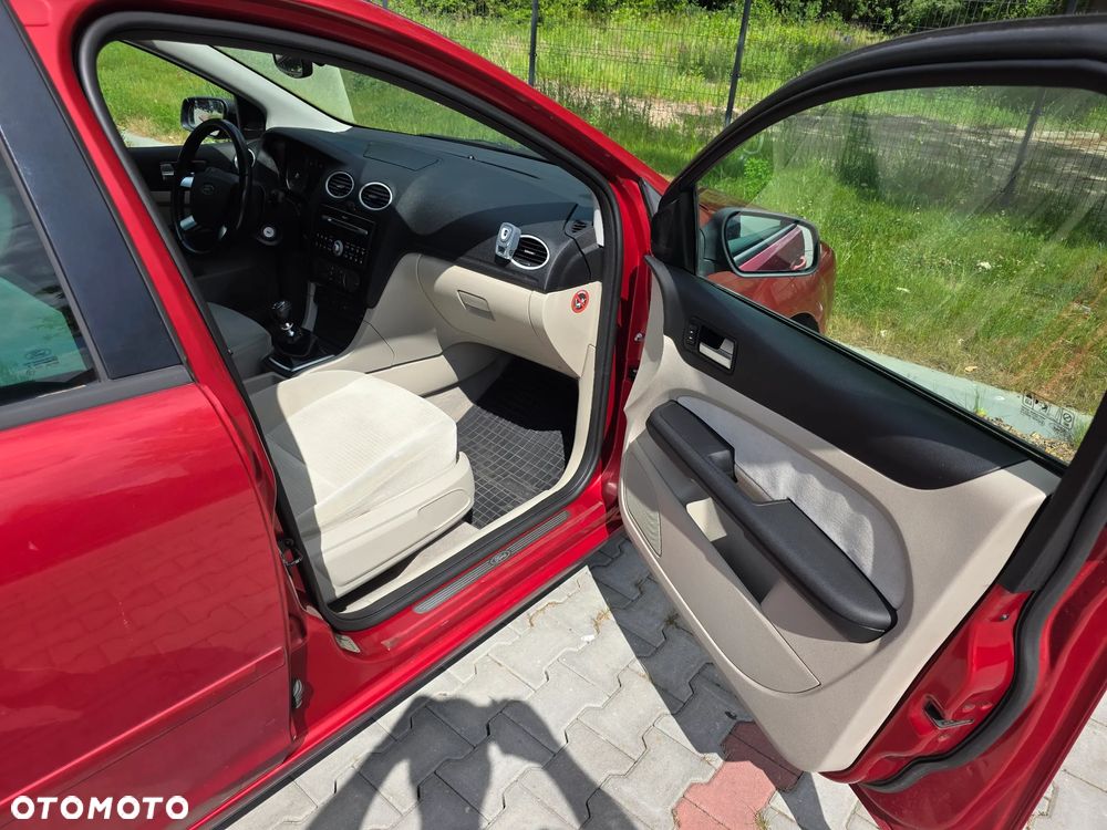 Ford Focus 2.0 TDCi Ghia - 22