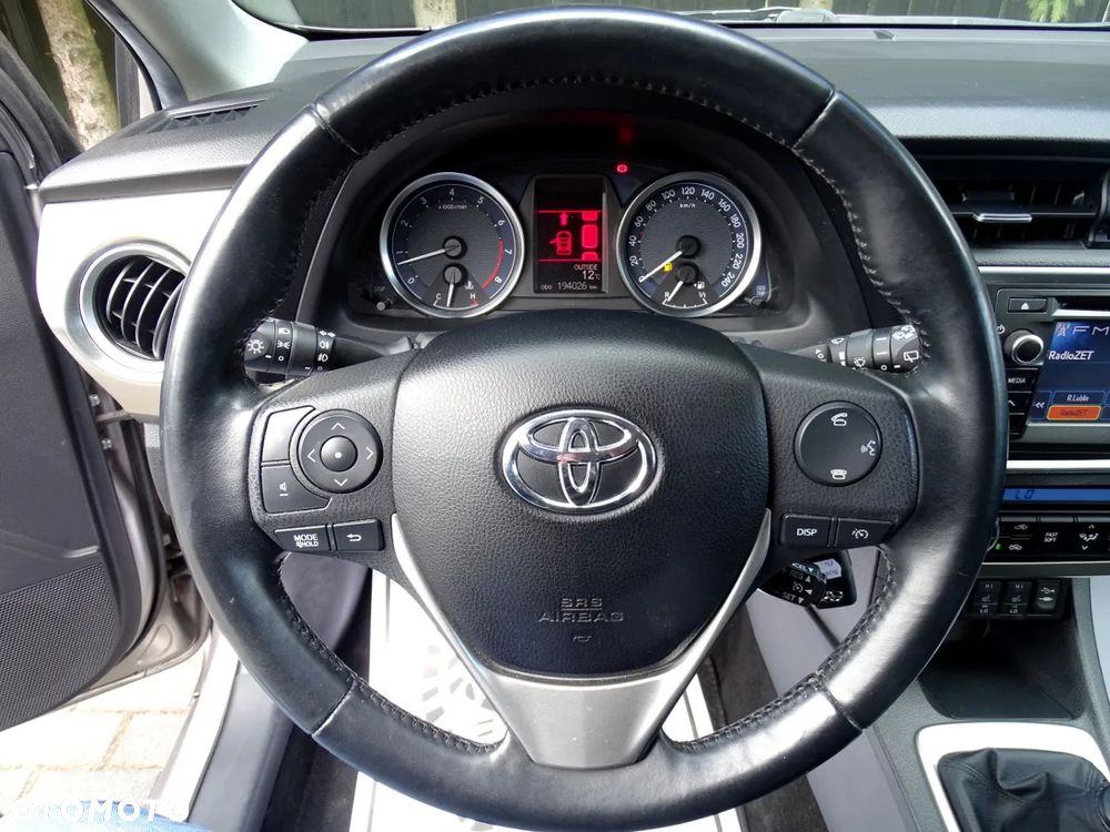 Toyota Auris 1.6 Executive - 17