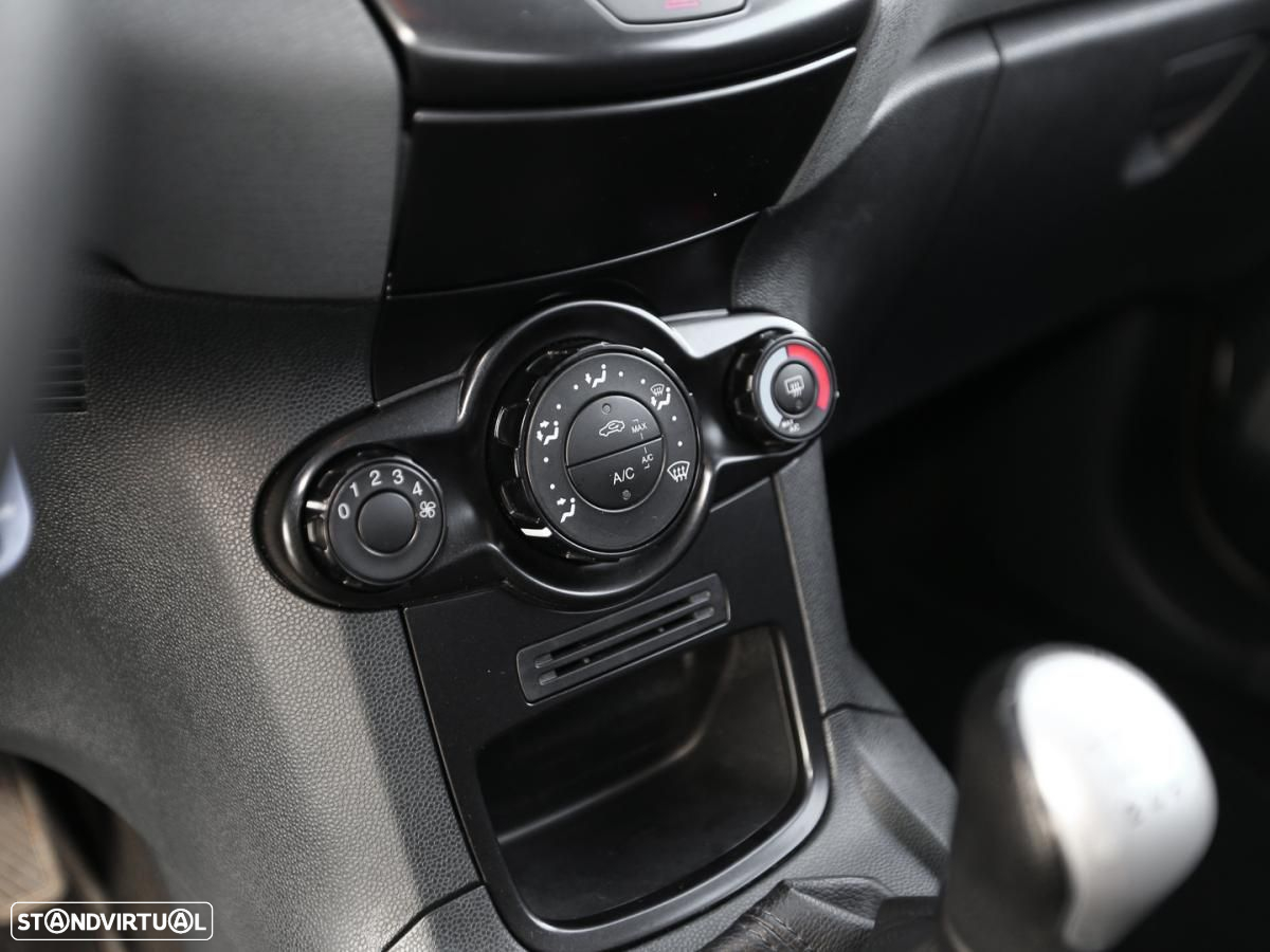 Ford Fiesta Van - 10