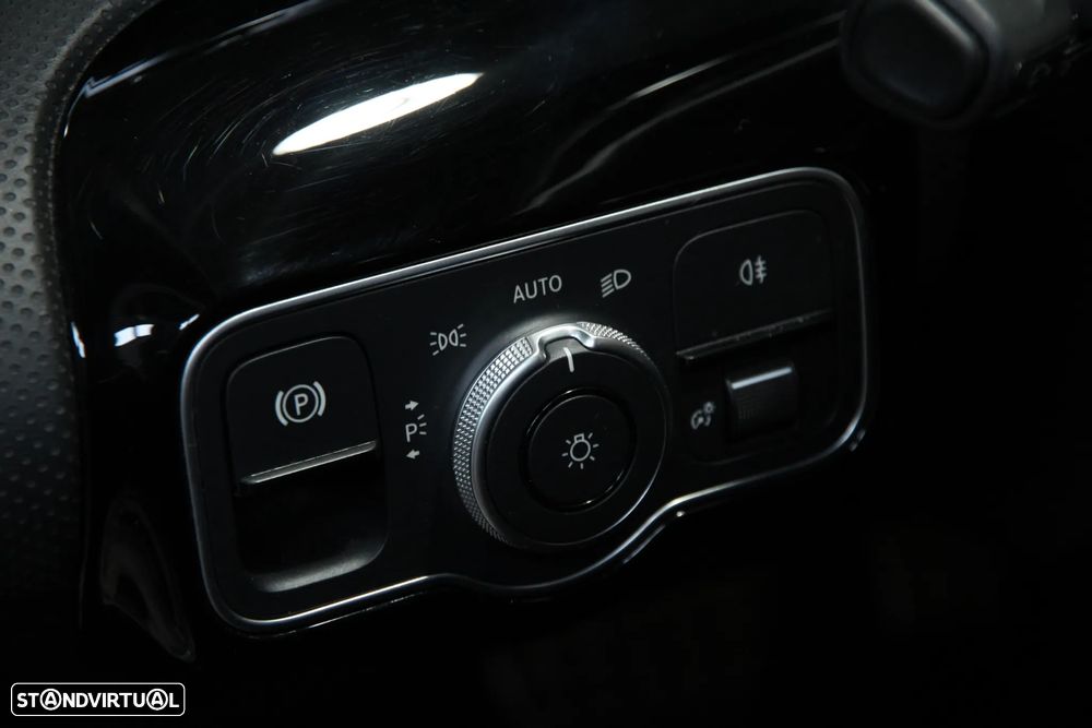 Mercedes-Benz A 250 e AMG Line - 15