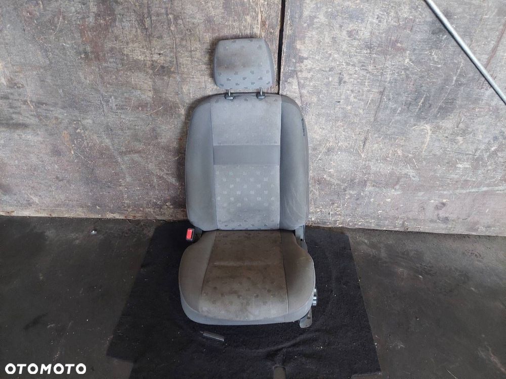 FOTEL LEWY PRZÓD KIEROWCY HYUNDAI GETZ I - 1
