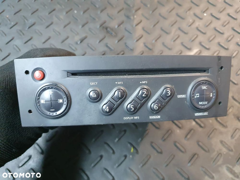 RENAULT CLIO III RADIO FABRYCZNE 8200633624 - 1