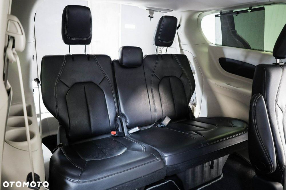 Chrysler Pacifica - 29