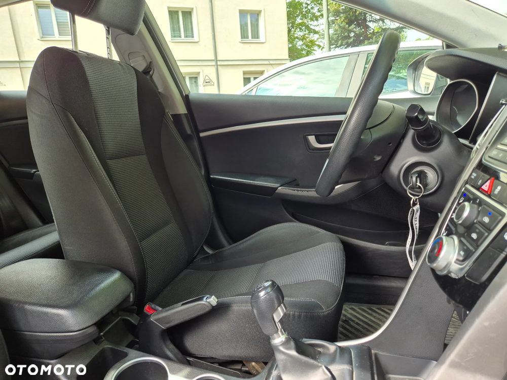 Hyundai i30 1.4 Classic + - 12