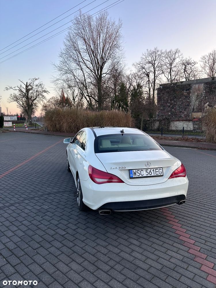 Mercedes-Benz CLA 200 7G-DCT - 13