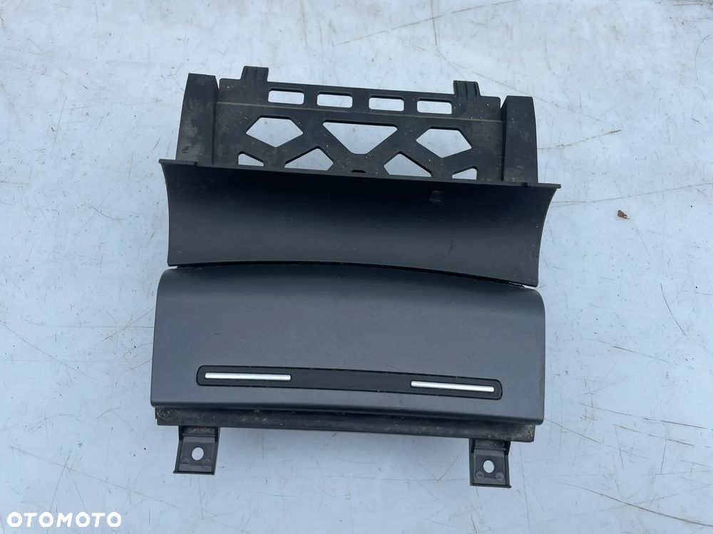 POPIELNICZKA 8P0857951 AUDI A3 8P