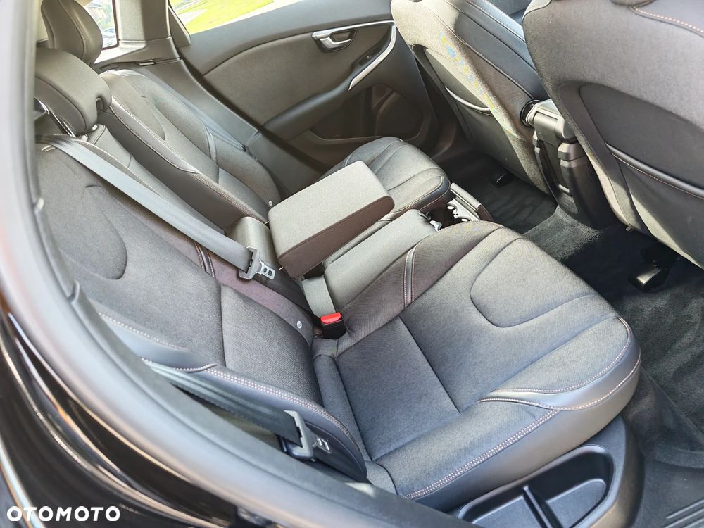 Volvo V40 T3 Drive-E Momentum - 8