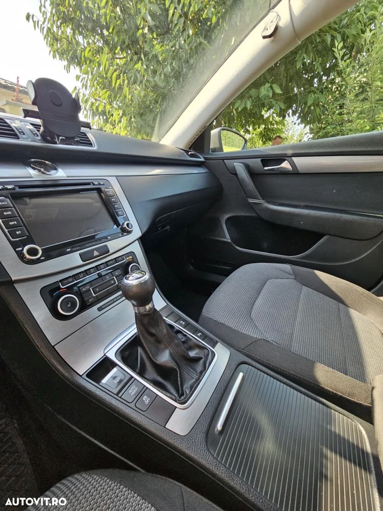 Volkswagen Passat 2.0 TDI BlueMotion Technology Comfortline - 10