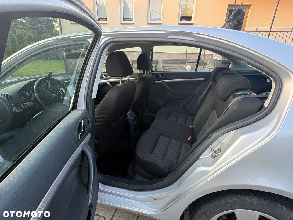 Skoda Octavia 1.6 TDI Ambiente DSG - 12