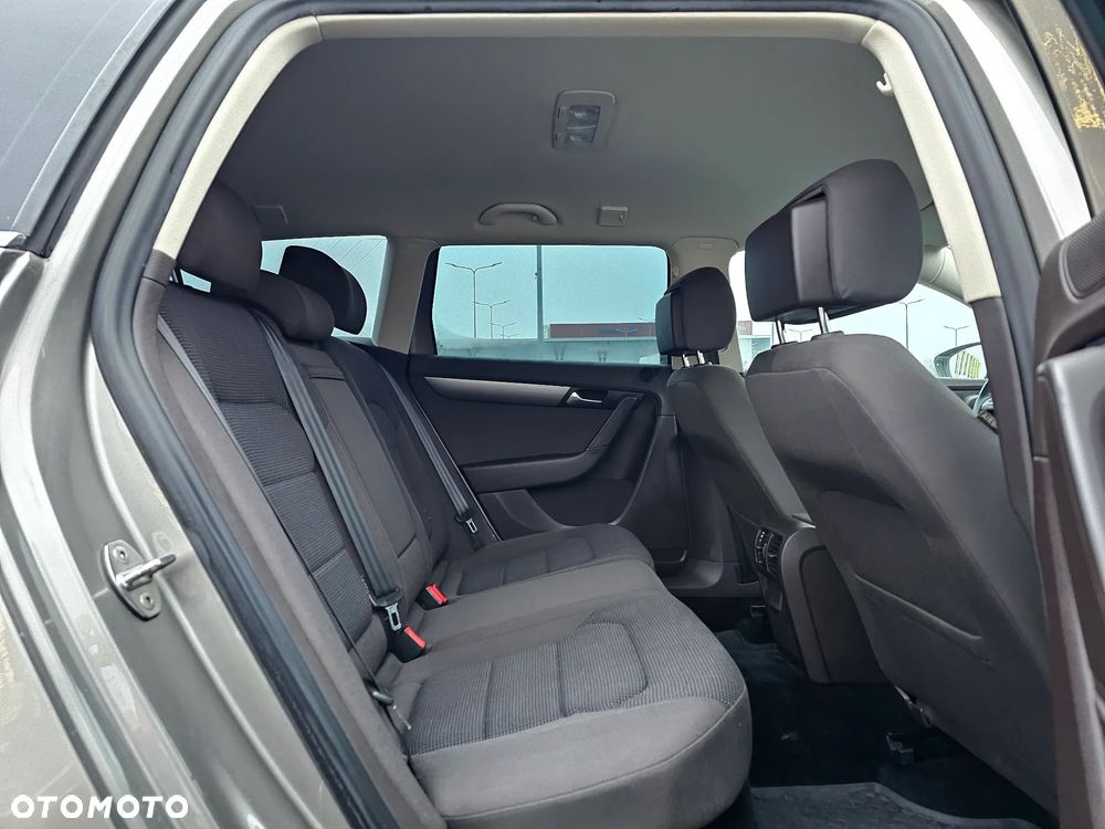 Volkswagen Passat Variant 2.0 TDI BlueMotion Technology Comfortline - 16