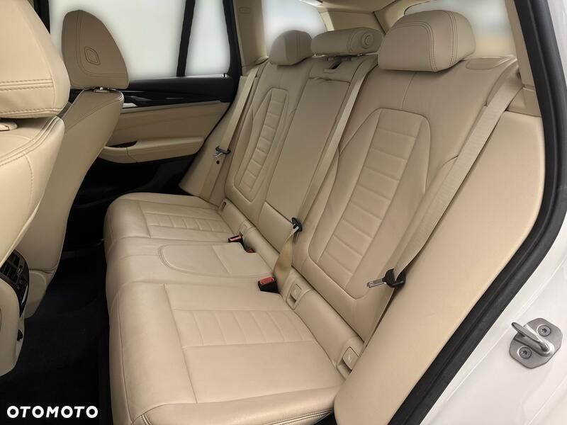 BMW X3 sDrive18d mHEV - 19